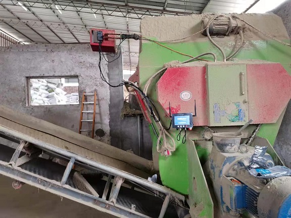 陕西泾阳康宁牧场TMR日粮监控系统(精准饲喂)系统投入使用(图1) 陕西泾阳康宁牧场TMR日粮监控系统(精准饲喂)系统投入使用(图1)